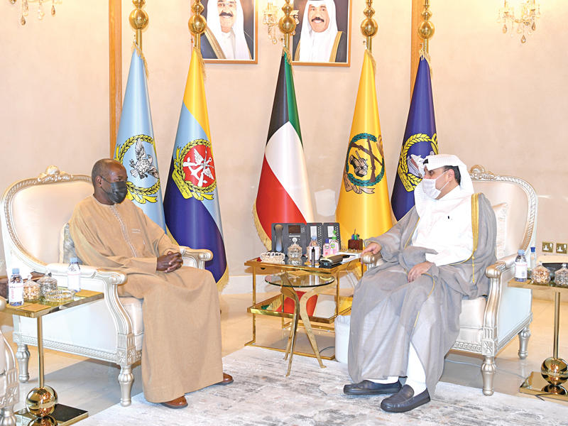  نائب رئيس مجلس الوزراء وزير الدفاع الشيخ حمد الجابر  مستقبلاً سفير السنغال أمس