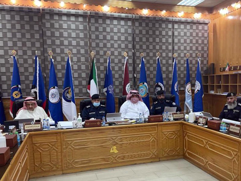 وزير الداخلية الشيخ ثامر العلي ووكيل الوزارة الفريق عصام النهام في لجنة المقابلات 