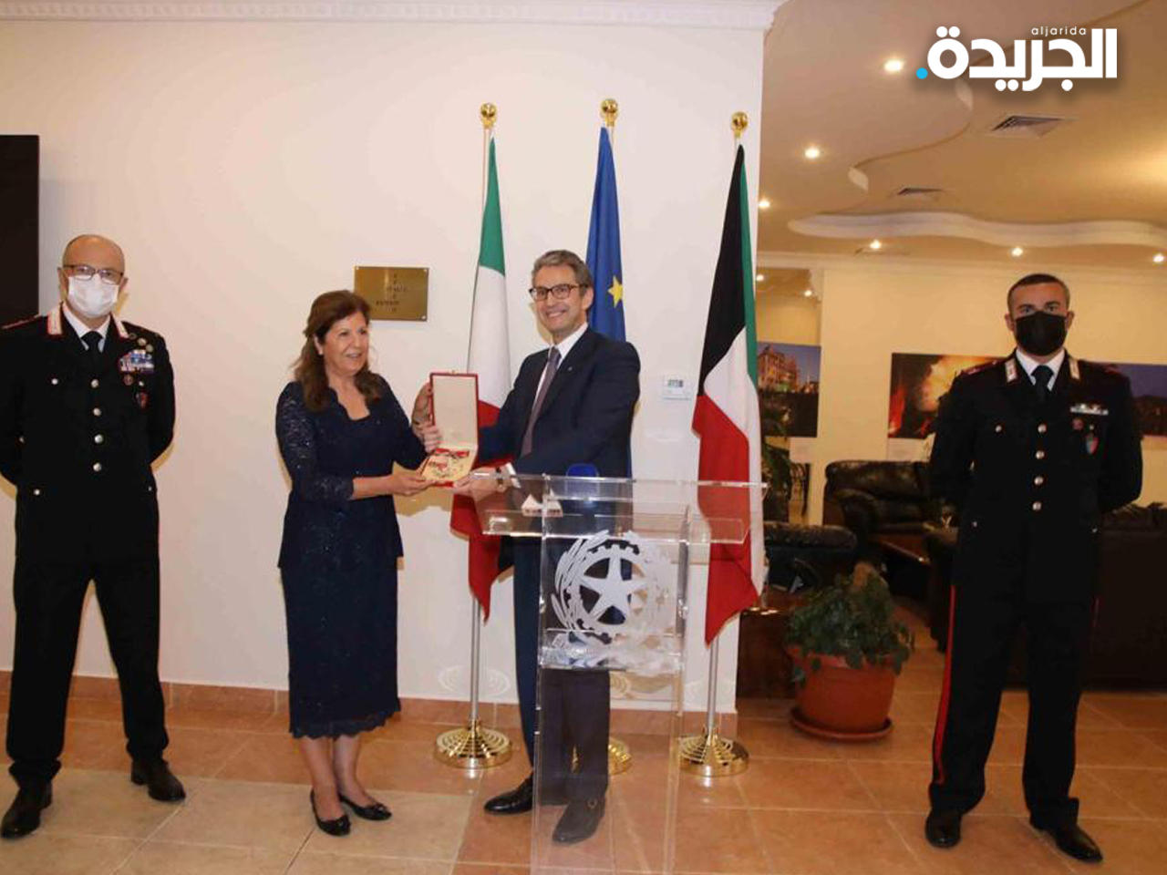 السفير الإيطالي يمنح مدير «الأبحاث» السابق وسام نجمة إيطاليا