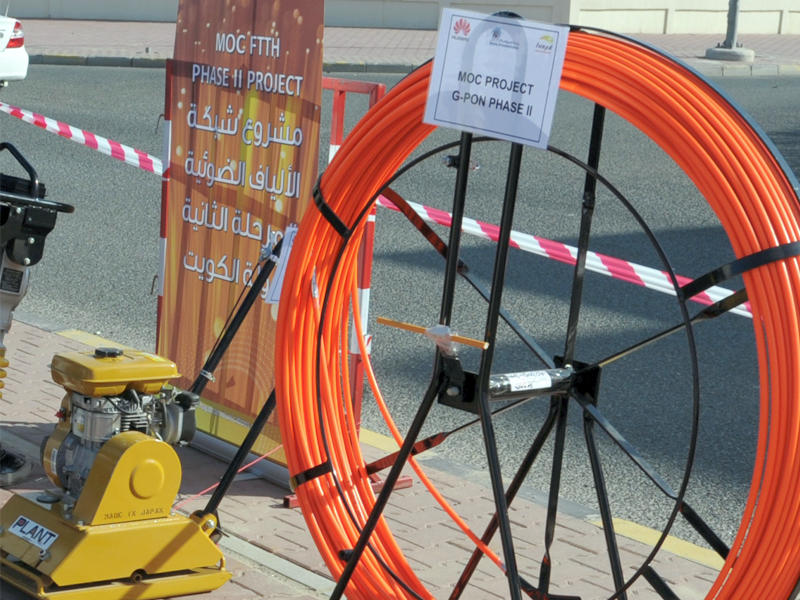 جانب من أعمال المرحلة الثانية لشبكة الألياف الضوئية 