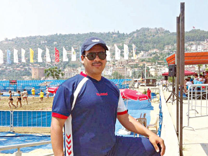  مدير لعبة كرة اليد بنادي التضامن، منصور الزعبي