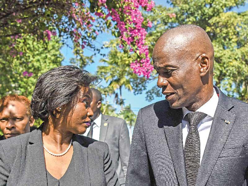 مويز وزوجته في صورة تعود إلى يناير 2020 (أ ف ب)