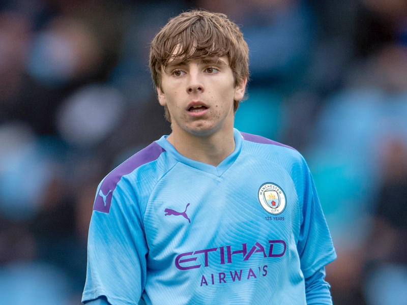 لاعب الوسط الإسباني الشاب أدريان بيرنابي