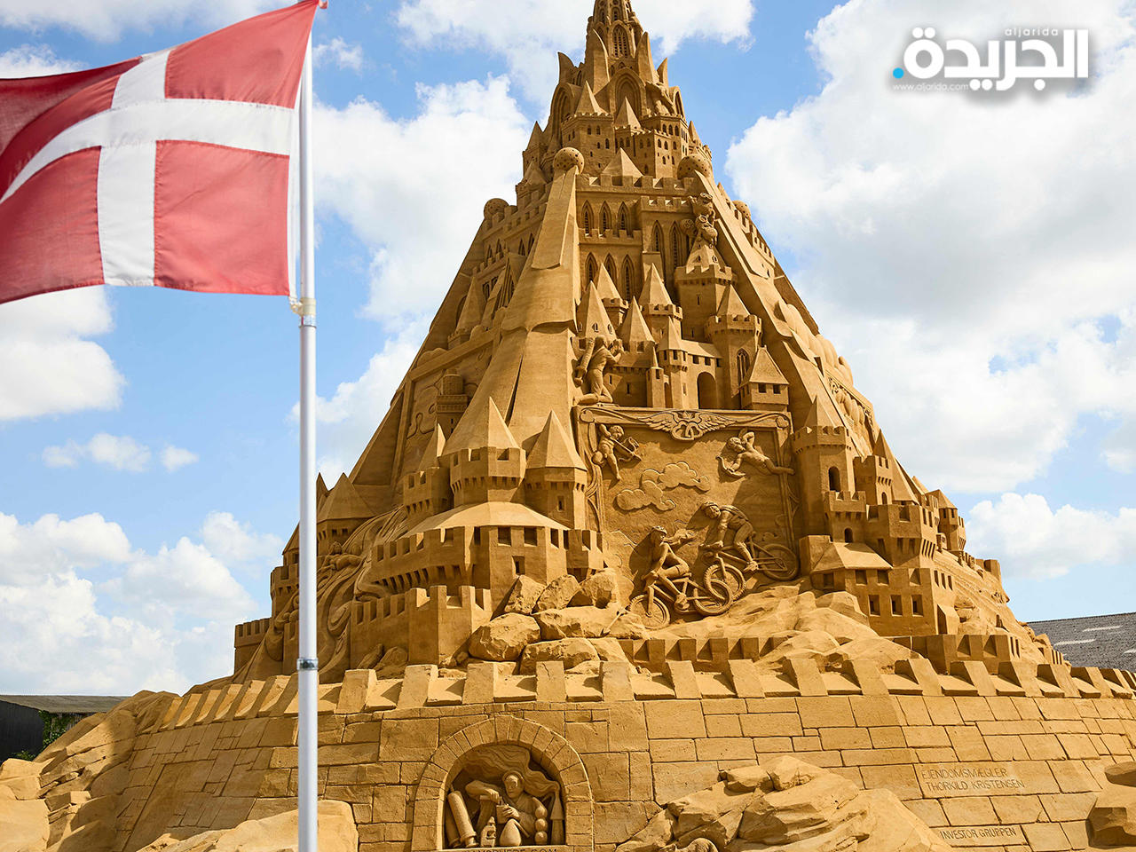 بناء أطول قلعة من الرمال في العالم بالدنمارك