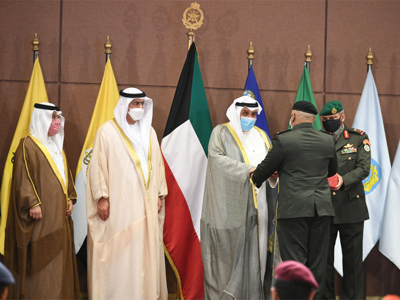  نائب رئيس مجلس الوزراء وزير الدفاع، الشيخ حمد الجابر خلال تكريم الخريجين (تصوير نوفل إبراهيم)