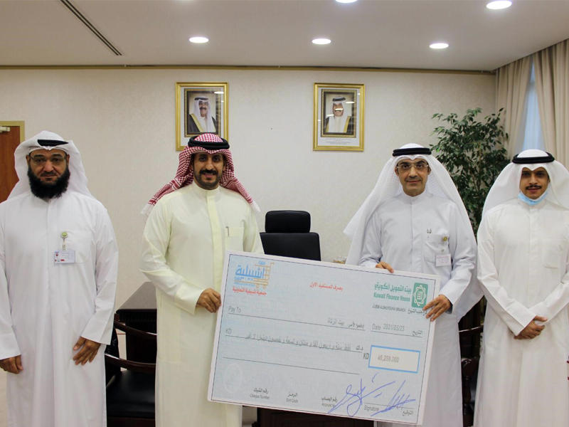 وفد «إشبيلية التعاونية» يسلم زكاة أموال الجمعية