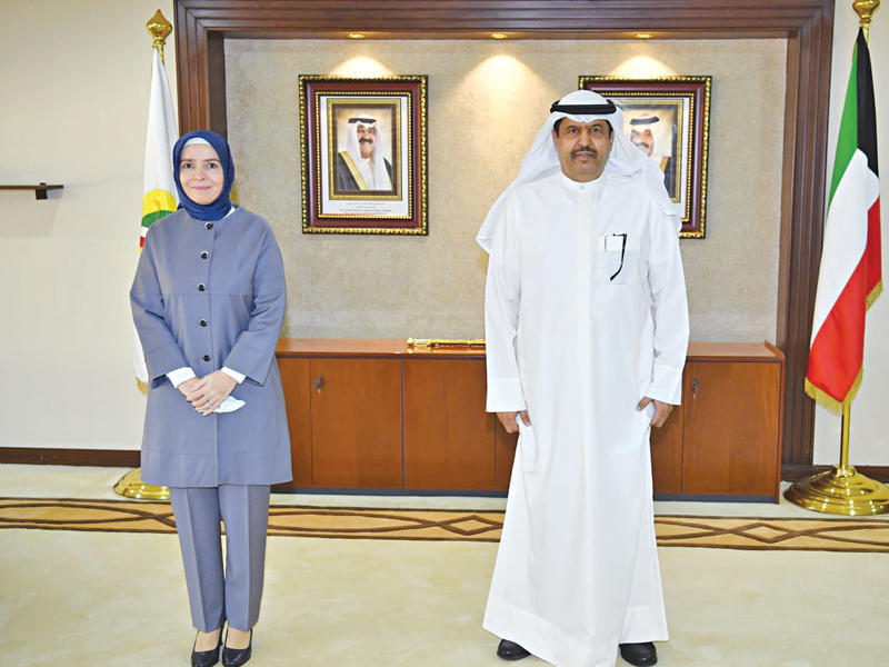 محافظ حولي علي الأصفر مستقبلا سفيرة تركيا أمسn