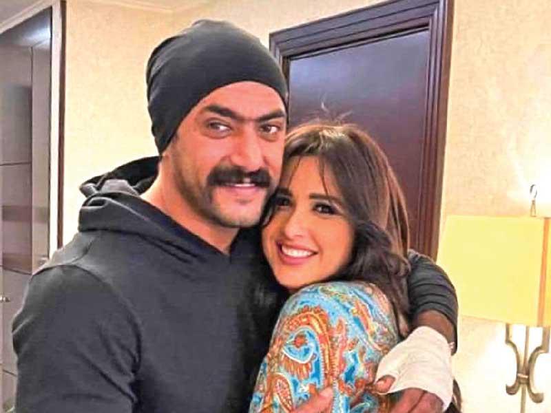 الفنانة ياسمين عبدالعزيز وزوجها أحمد العوضي