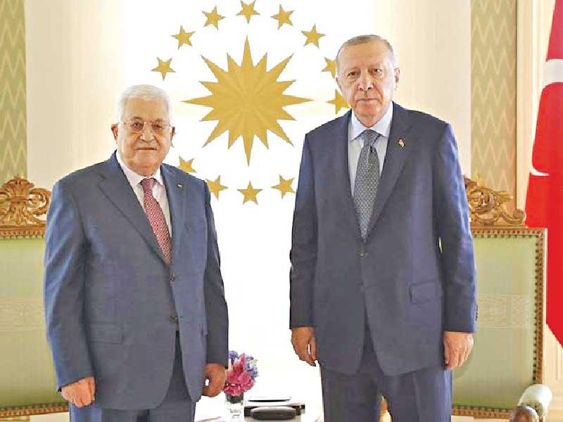 الرئيس التركي رجب طيب إردوغان مع نظيره الفلسطيني محمود عباس
