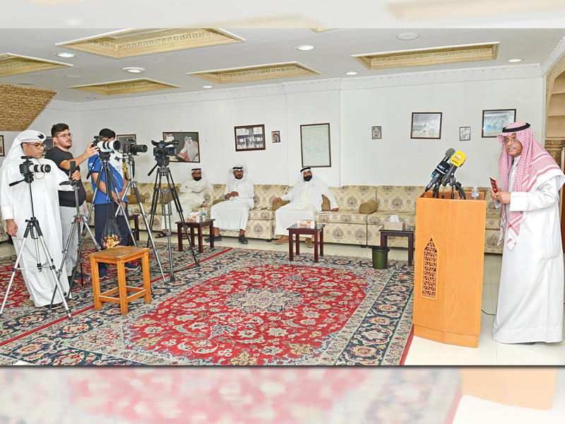 الخيران متحدثاً في ندوة المنبر أمس الأول