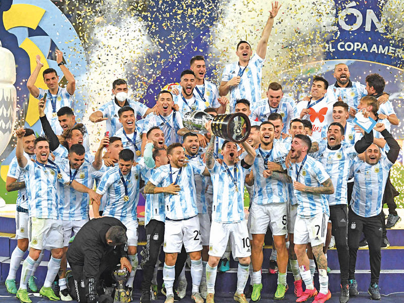 جانب من مراسم تتويج المنتخب الأرجنتيني