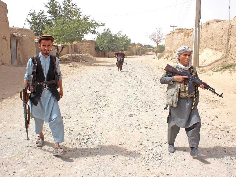 مسلّحون أفغان في ولاية تخار على الحدود مع طاجيكستان أمسt(رويترز)