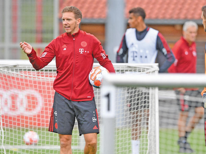 جوليان ناغلسمان خلال تدريبات بايرن ميونيخ