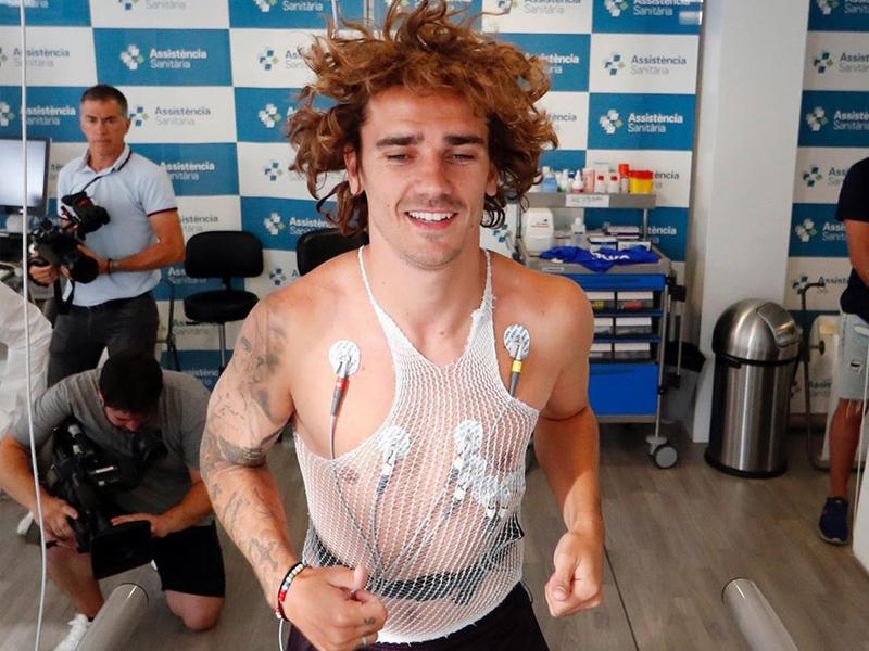 غريزمان خلال الفحص الطبي