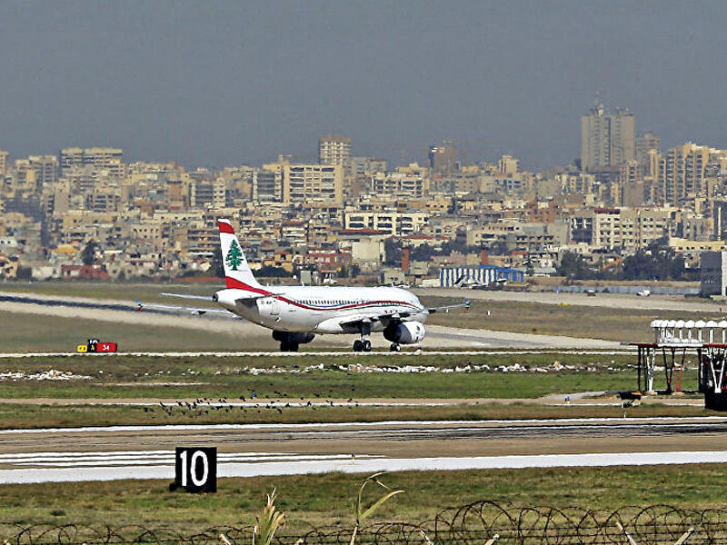 طائرة لبنانية