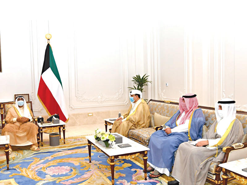 نائب الأمير مستقبلا وزراء الدفاع والخارجية والداخلية أمس