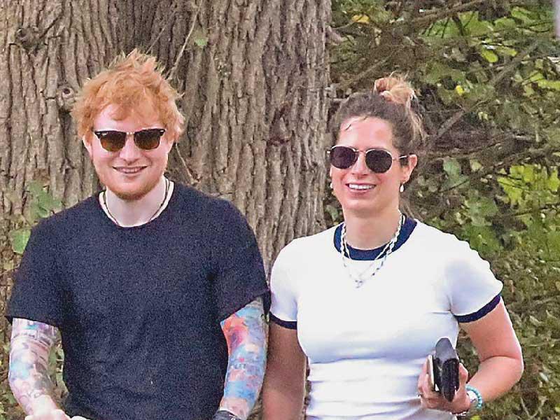 المغني ​إيد شيران وزوجته