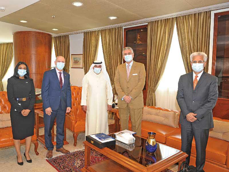 رئيس غرفة تجارة وصناعة الكويت محمد جاسم الصقر مستقبلاً بلحاج وأبو سليمان والخوجة 