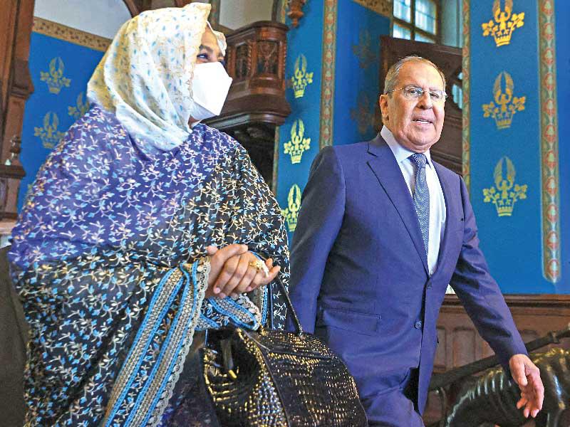 لافروف والمهدي في موسكو أمس  