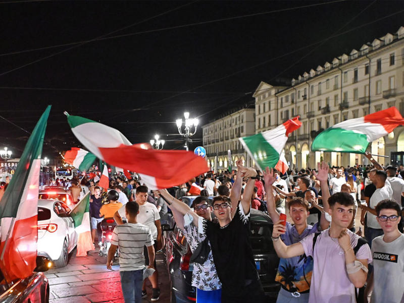 جانب من احتفالات جماهير إيطاليا 