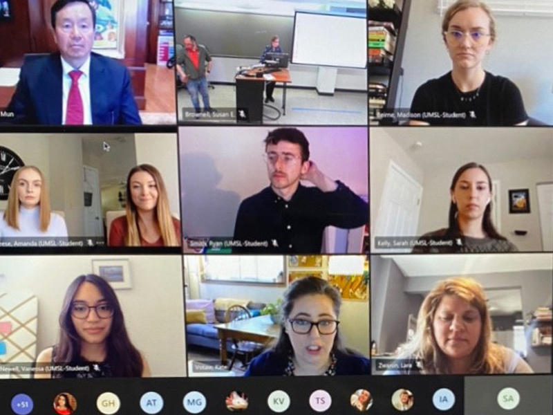  جانب من مشاركة الطلبة في الندوة البحثية 