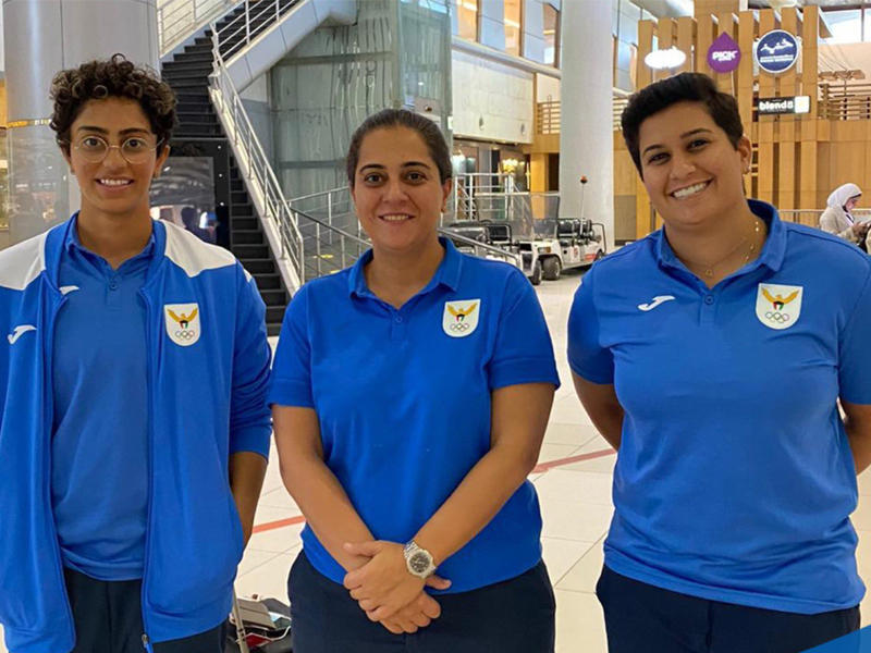  رئيس وفد الكويت الأولمبي، عضوة اللجنة الأولمبية الكويتية فاطمة حيات تتوسط الصايغ والرويشد