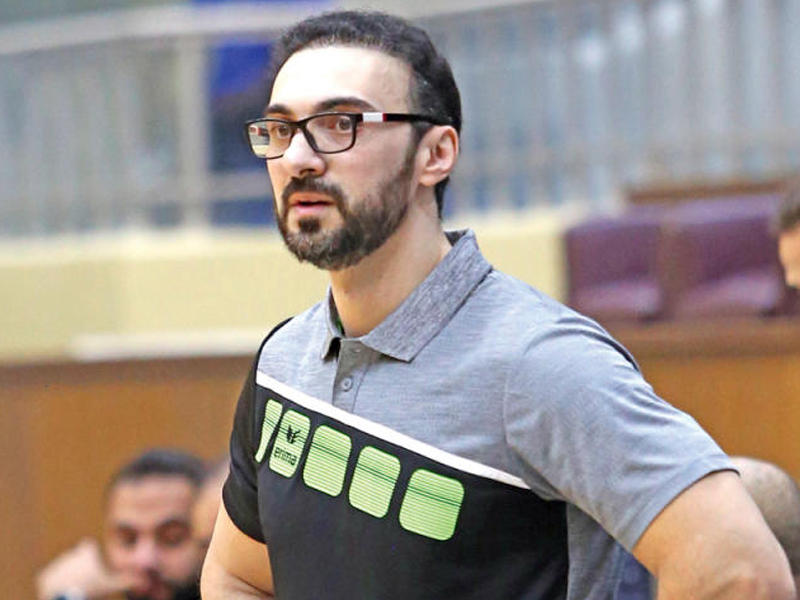  مدرب الفريق الأول لكرة اليد بنادي السالمية أحمد فولاذ