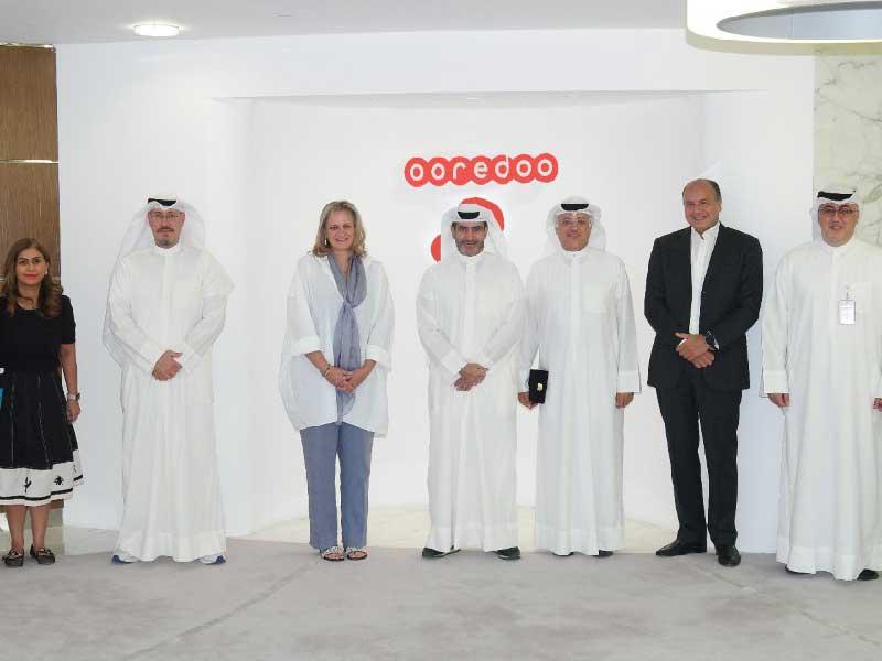 صورة جماعية في مقر شركة Ooredoo