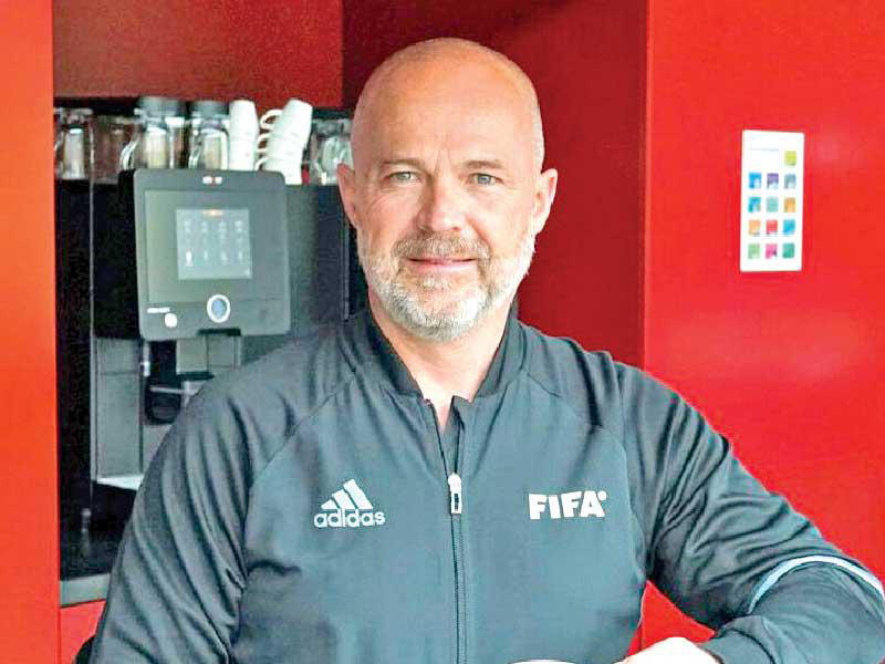  السويسري مايك بوسلر