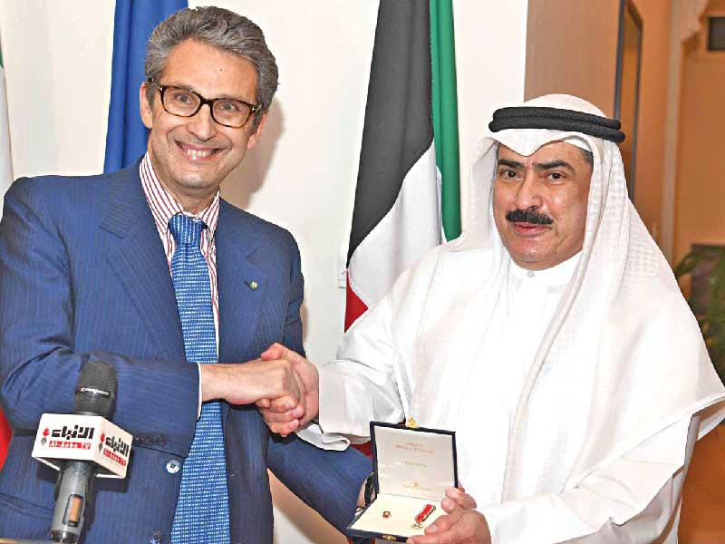 السفير الإيطالي وكامل العبدالجليل (تصوير: عوض التعمري)