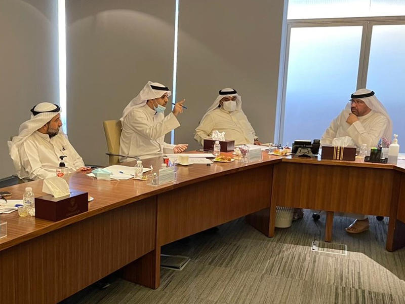 وكيل وزارة التربية، د. علي اليعقوب  خلال اجتماعه مع مسؤولي «التربية» أمس