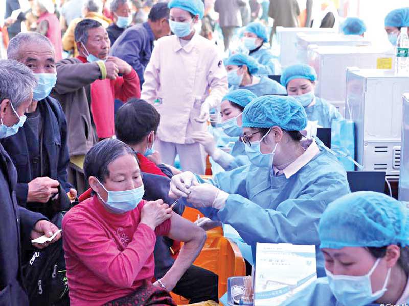 الصين تضيّق الخناق على غير الملقّحين