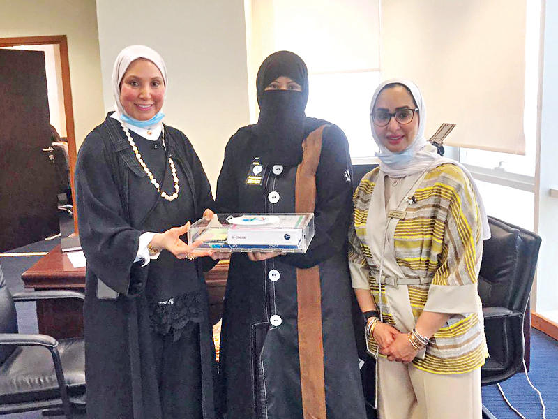 وفد ثانوية السالمية خلال تقديم ‏الكتاب السنوي