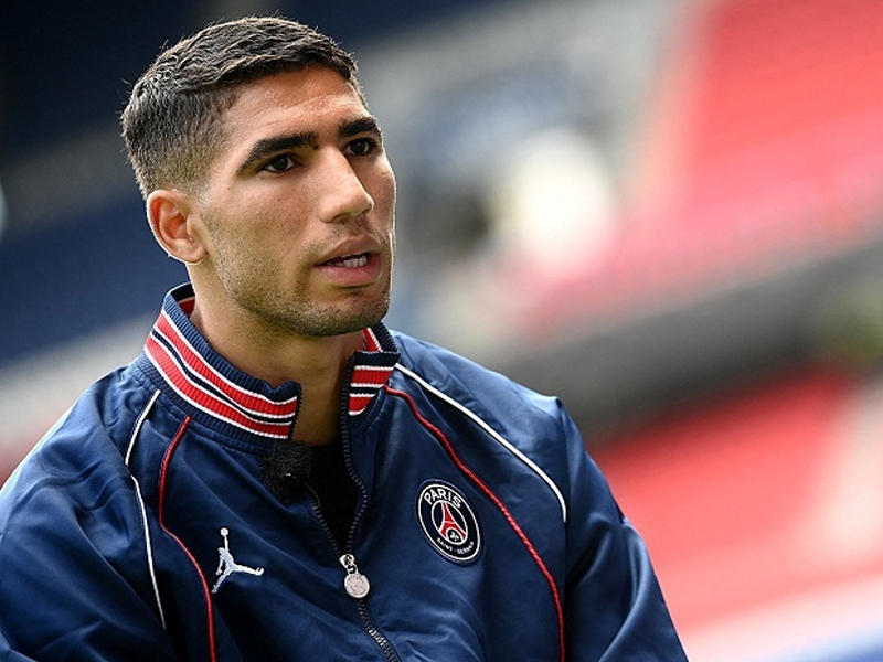  لاعب باريس سان جرمان المغربي أشرف حكيمي