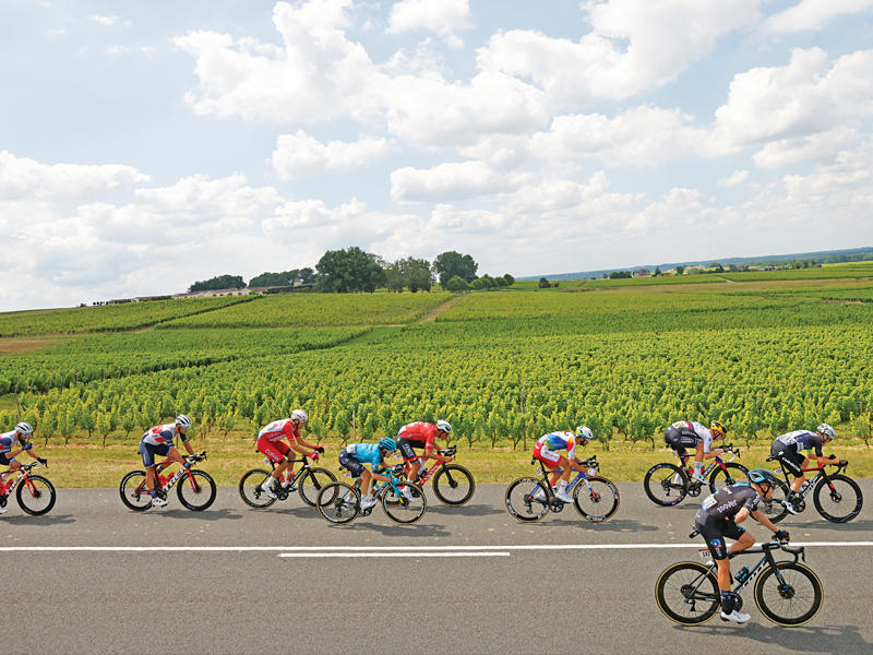 جانب من منافسات طواف فرنسا