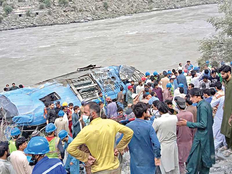 هجوم دموي أسفر عن 12 قتيلاً بينهم 9 صينيين بانفجار استهدف حافلة