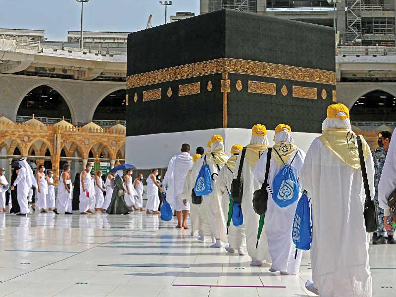 تنظيم دخول الحجاج لأداء طواف القدوم أمس (أ ف ب)n