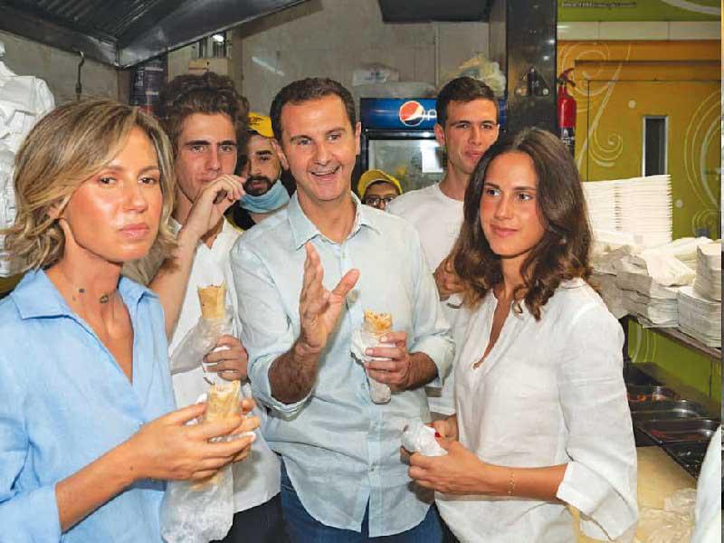 بشار الأسد وعائلته يتناولون الشاورما في دمشق 