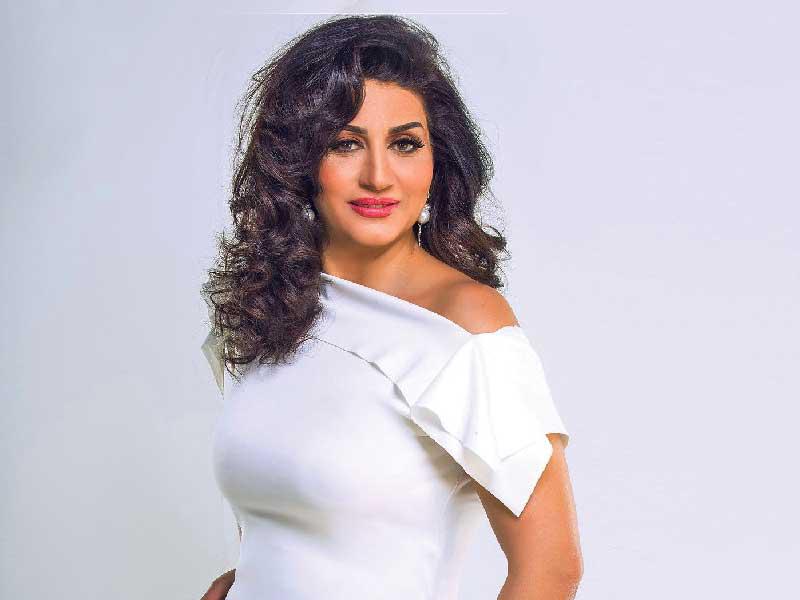 الفنانة وفاء عامر