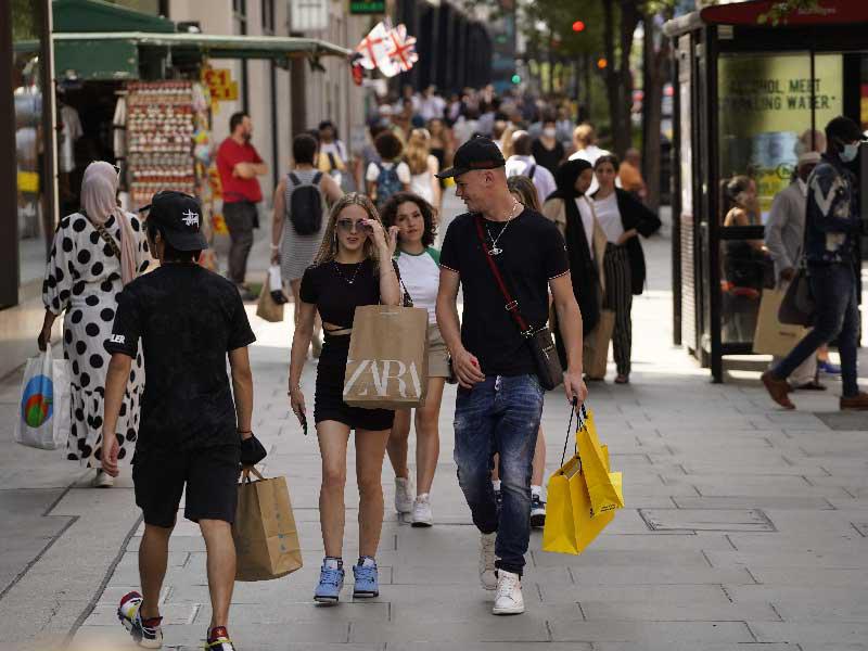 بريطانيا بعد ان رفعت القيود الصحية