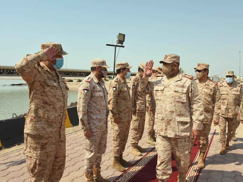 رئيس الأركان: فخورون برجال الجيش الكويتي الباسل