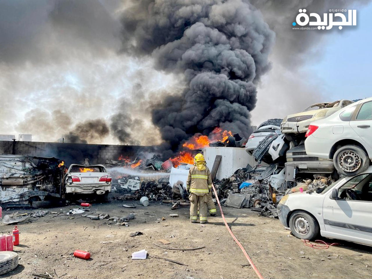 أربعة فرق إطفاء تسيطر على حريق اندلع في سكراب النعايم