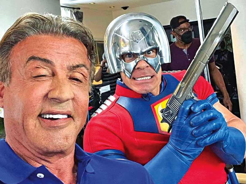 الممثل سيلفستر ستالون وجون سينا بالكواليس