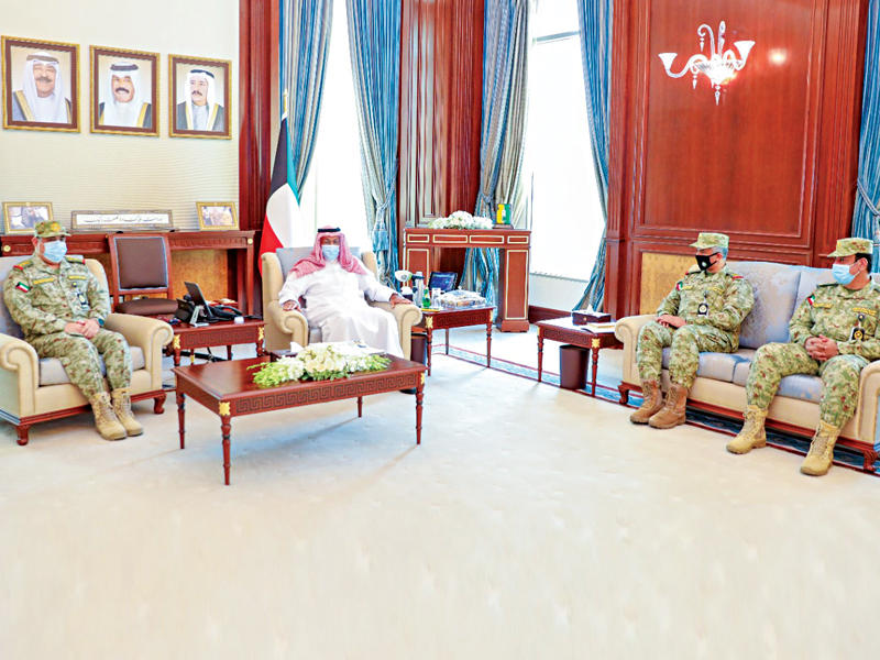  نائب رئيس الحرس الوطني الفريق أول المتقاعد الشيخ أحمد النواف مستقبلاً وكيل الحرس الوطني الفريق الركن المهندس هاشم الرفاعي وقيادات الحرس الوطني 