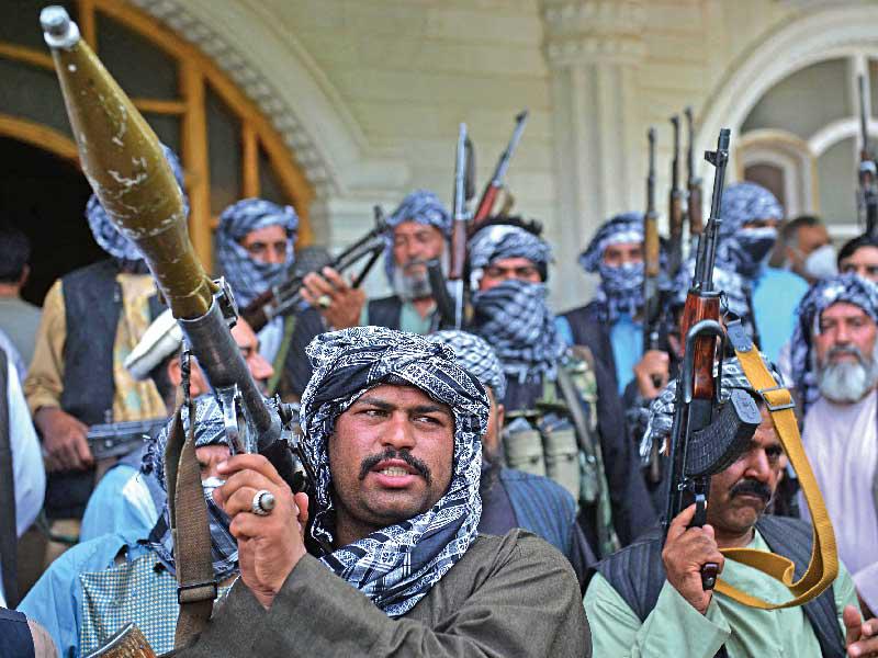 مقاتلون أفغان موالون للحكومة في هرات (أ ف ب)