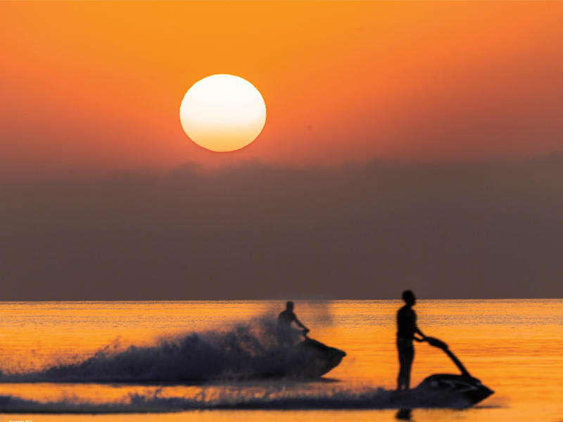 شروق الشمس (تصوير: عبدالمجيد الشطي)