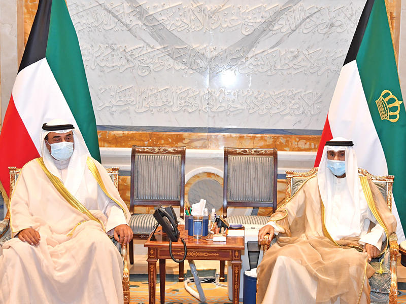  سمو أمير البلاد الشيخ نواف الأحمد مستقبلاً رئيس مجلس الوزراء سمو الشيخ صباح الخالد أمس