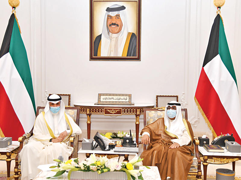 سمو ولي العهد الشيخ مشعل الأحمد مستقبلاً  رئيس مجلس الأمة مرزوق الغانم أمس