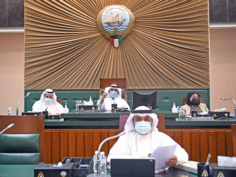 جانب من جلسة «البلدي» أمس