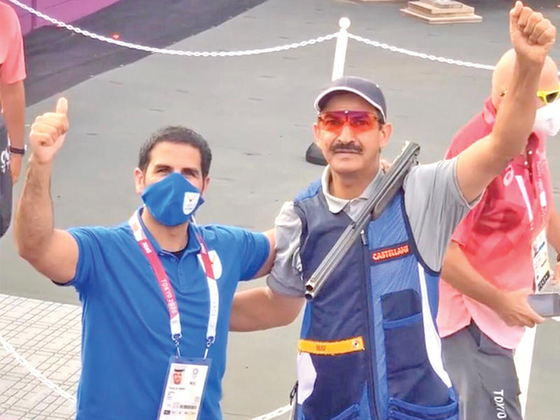 الشيخ فهد الناصر والطرقي يحييان اعضاء الوفد الكويتي